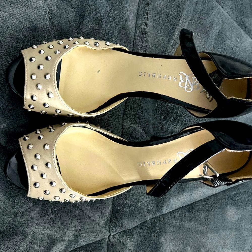 Size 9 Rock Republic heels, cream & black open toe with mini spikes.